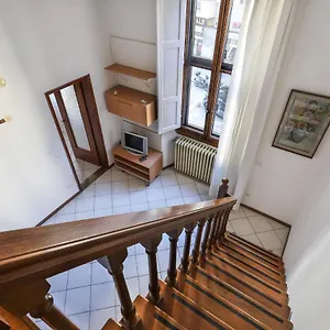 Santa Maria Novella Bright And Modern Apartment